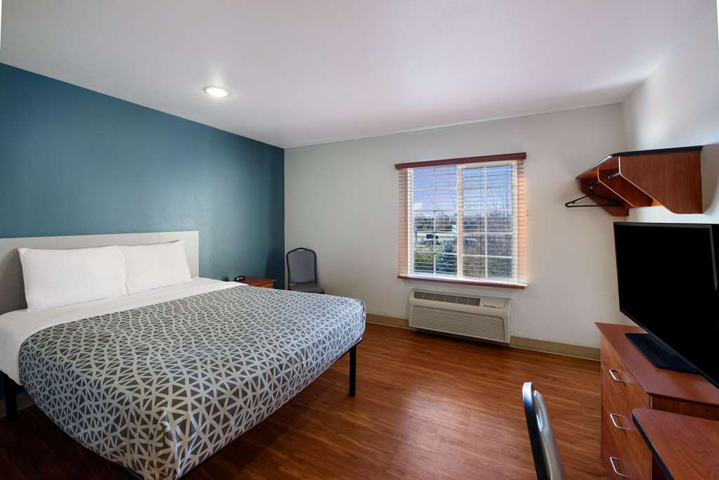 WOODSPRING SUITES COLUMBUS SOUTHEAS-guestroom-Guest Room,On-Site.jpg
