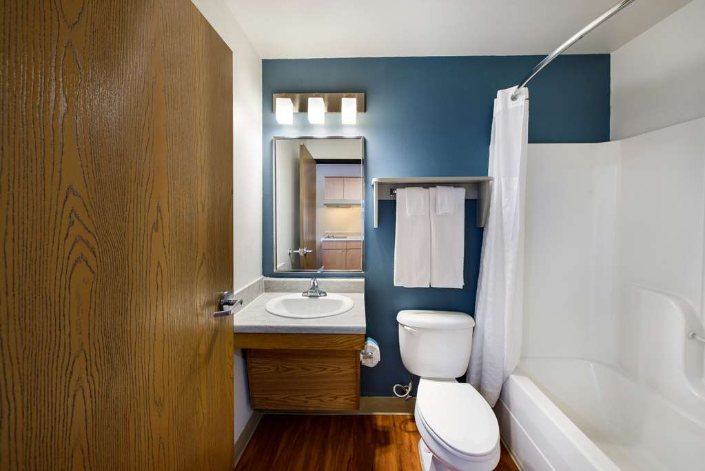 WOODSPRING SUITES COLUMBUS SOUTHEAS-guestroom-Guest Room,Bathroom,On-Site.jpg