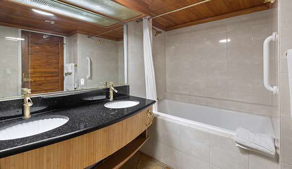 Suite - Bamboo Waikiki Hotel Honolulu