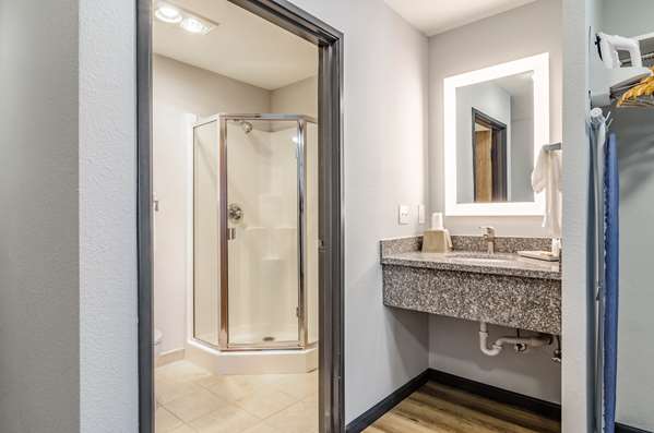  - Red Lion Inn & Suites Des Moines