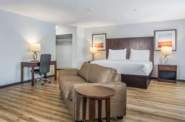 Suite - Red Lion Inn & Suites Des Moines
