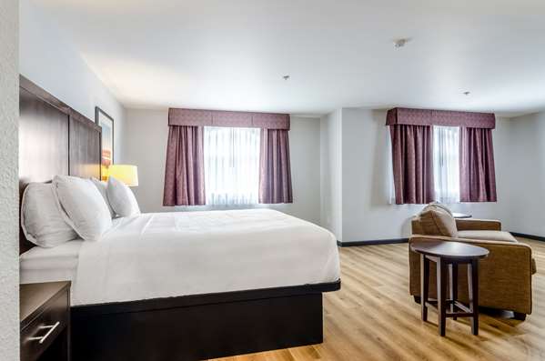 Suite - Red Lion Inn & Suites Des Moines