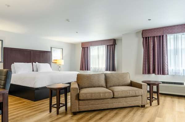 Suite - Red Lion Inn & Suites Des Moines