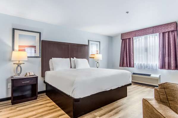 Suite - Red Lion Inn & Suites Des Moines