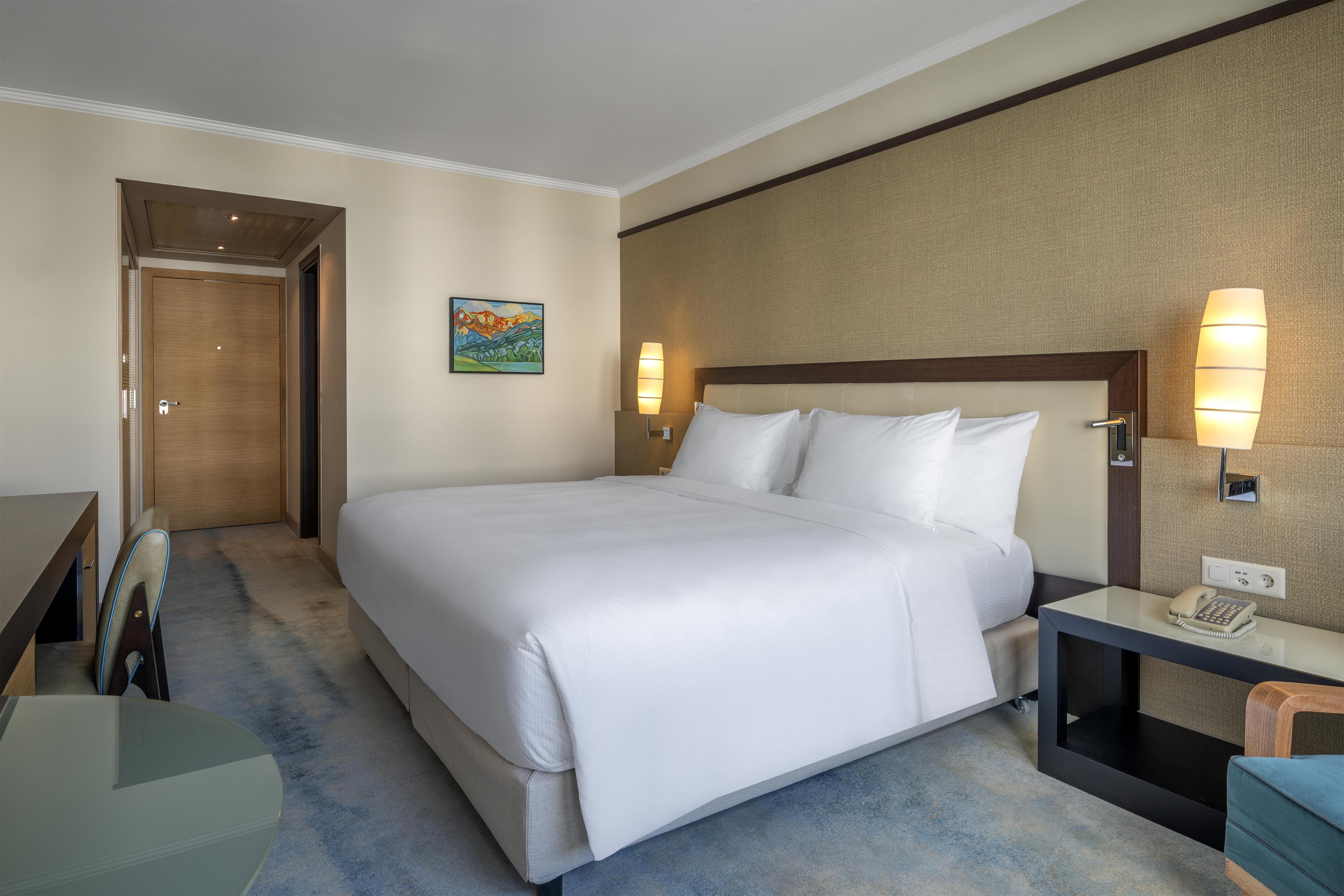 Hilton Geneva Hotel & Conference Centre Room Type - QUEEN GUEST ROOM