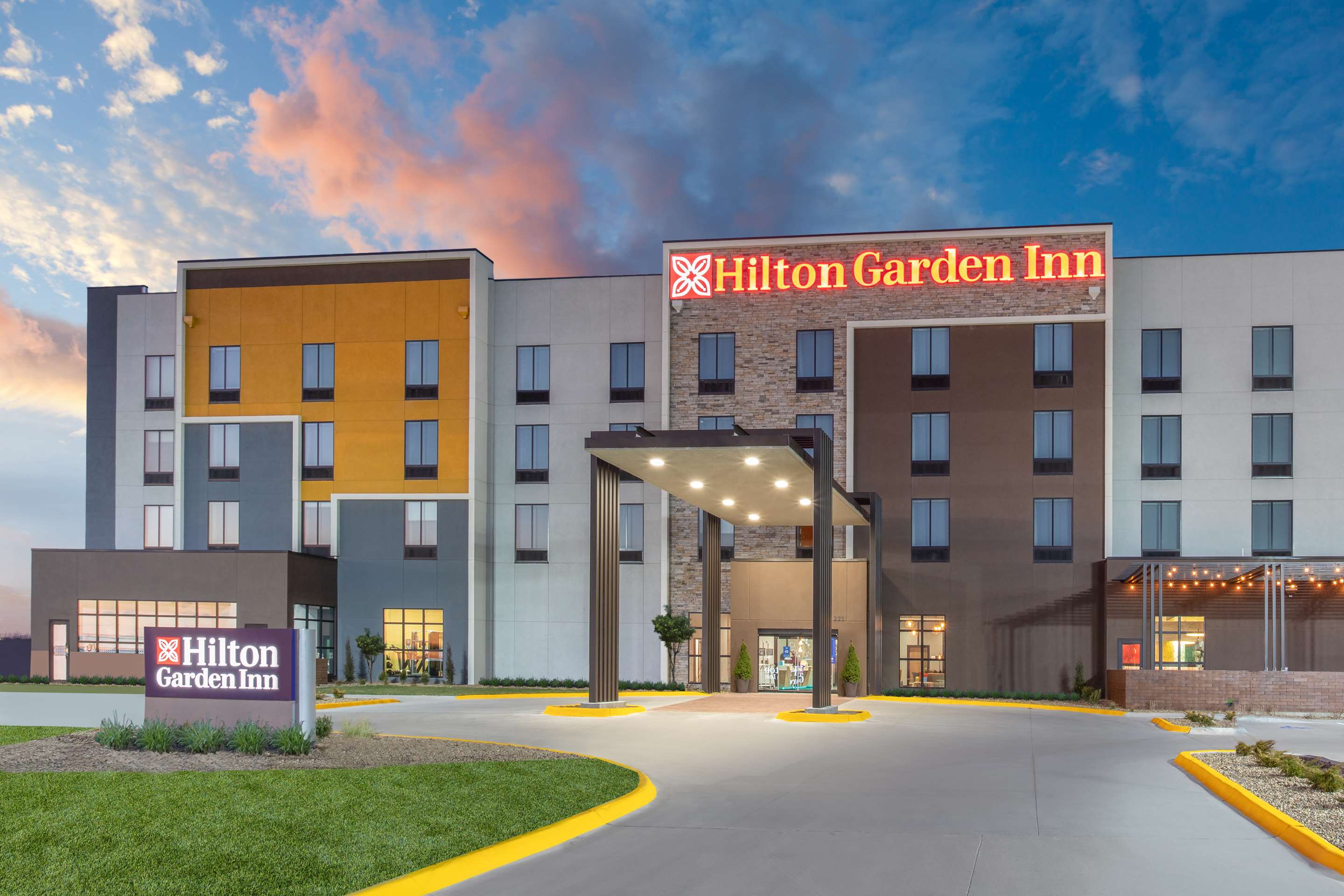 Exterior | Hilton Garden Inn Hays