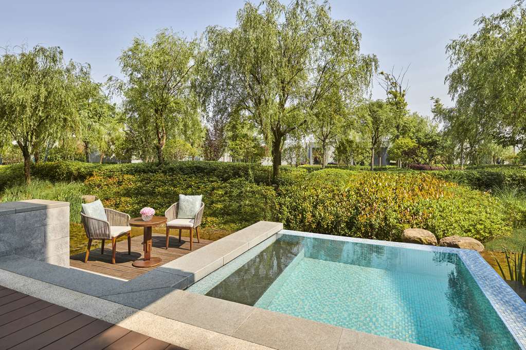 Hilton Shanghai Fengxian Room Type - KING EXECSUITE PLUNGE POOL