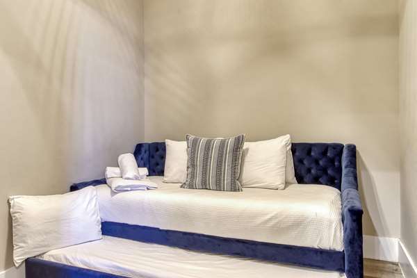 Suite - Central Hotel Downtown Sevierville