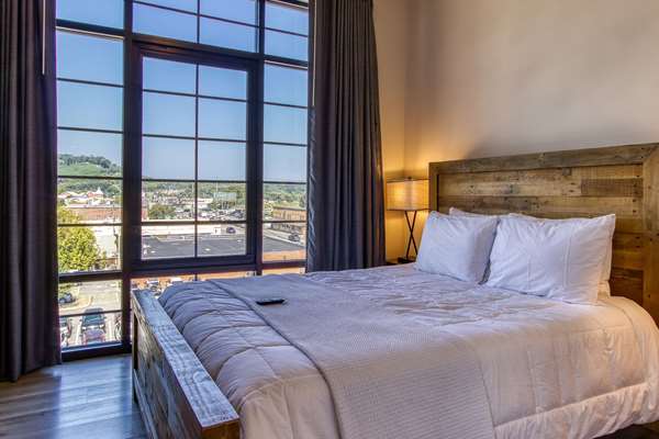 Suite - Central Hotel Downtown Sevierville