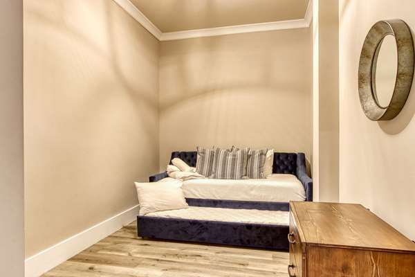 Suite - Central Hotel Downtown Sevierville