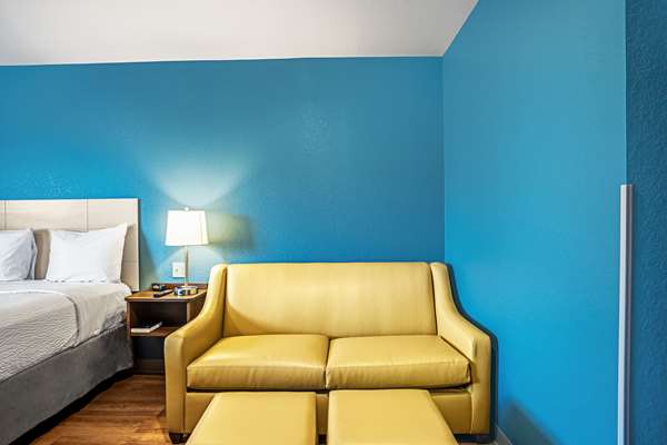  - Woodspring Suites Golden Gate Naples - I-75, Exit 101