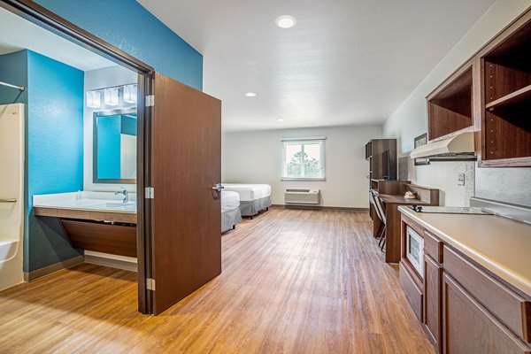  - Woodspring Suites Golden Gate Naples - I-75, Exit 101