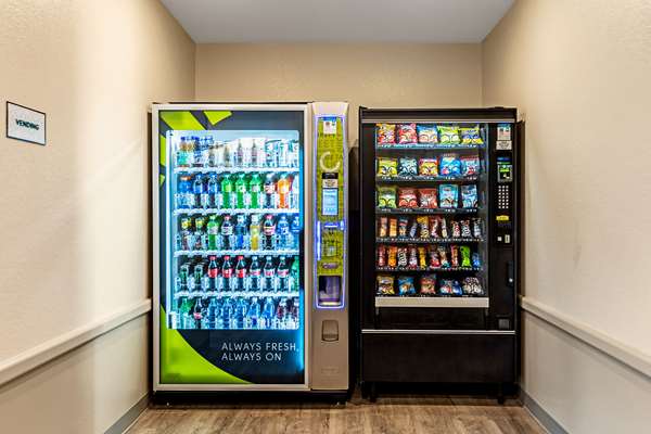  - Woodspring Suites Golden Gate Naples - I-75, Exit 101