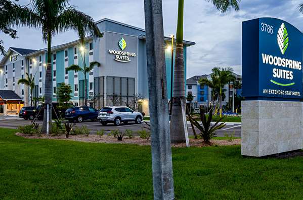 Exterior view - Woodspring Suites Golden Gate Naples - I-75, Exit 101