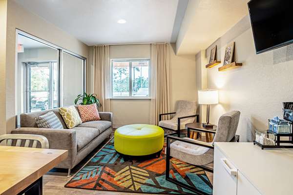  - Woodspring Suites Golden Gate Naples - I-75, Exit 101