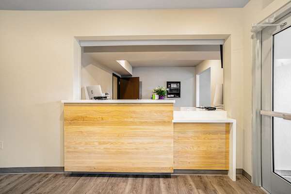 - Woodspring Suites Golden Gate Naples - I-75, Exit 101