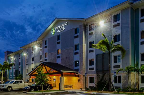 Exterior view - Woodspring Suites Golden Gate Naples - I-75, Exit 101