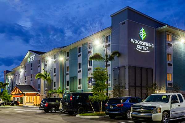 Exterior view - Woodspring Suites Golden Gate Naples - I-75, Exit 101