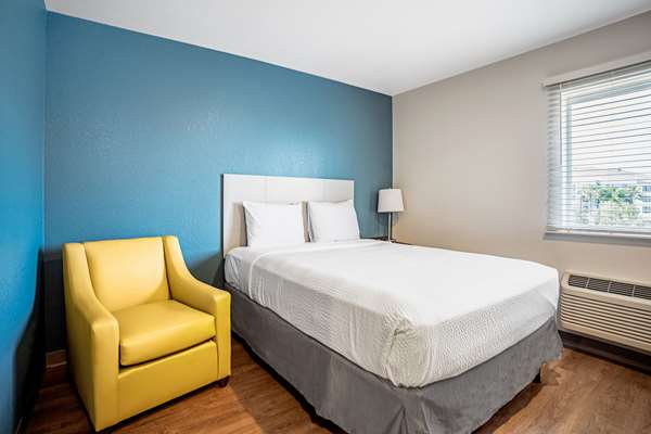  - Woodspring Suites Golden Gate Naples - I-75, Exit 101