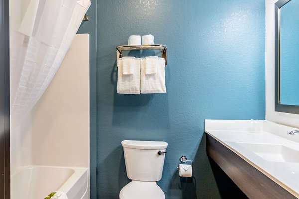  - Woodspring Suites Golden Gate Naples - I-75, Exit 101