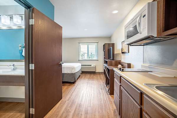  - Woodspring Suites Golden Gate Naples - I-75, Exit 101