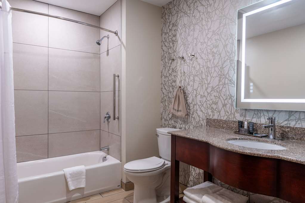THE CHANDLER INN BETHLEHEM - LITTLE-guestroom-Guest Room,Bathroom,On-Site.jpg