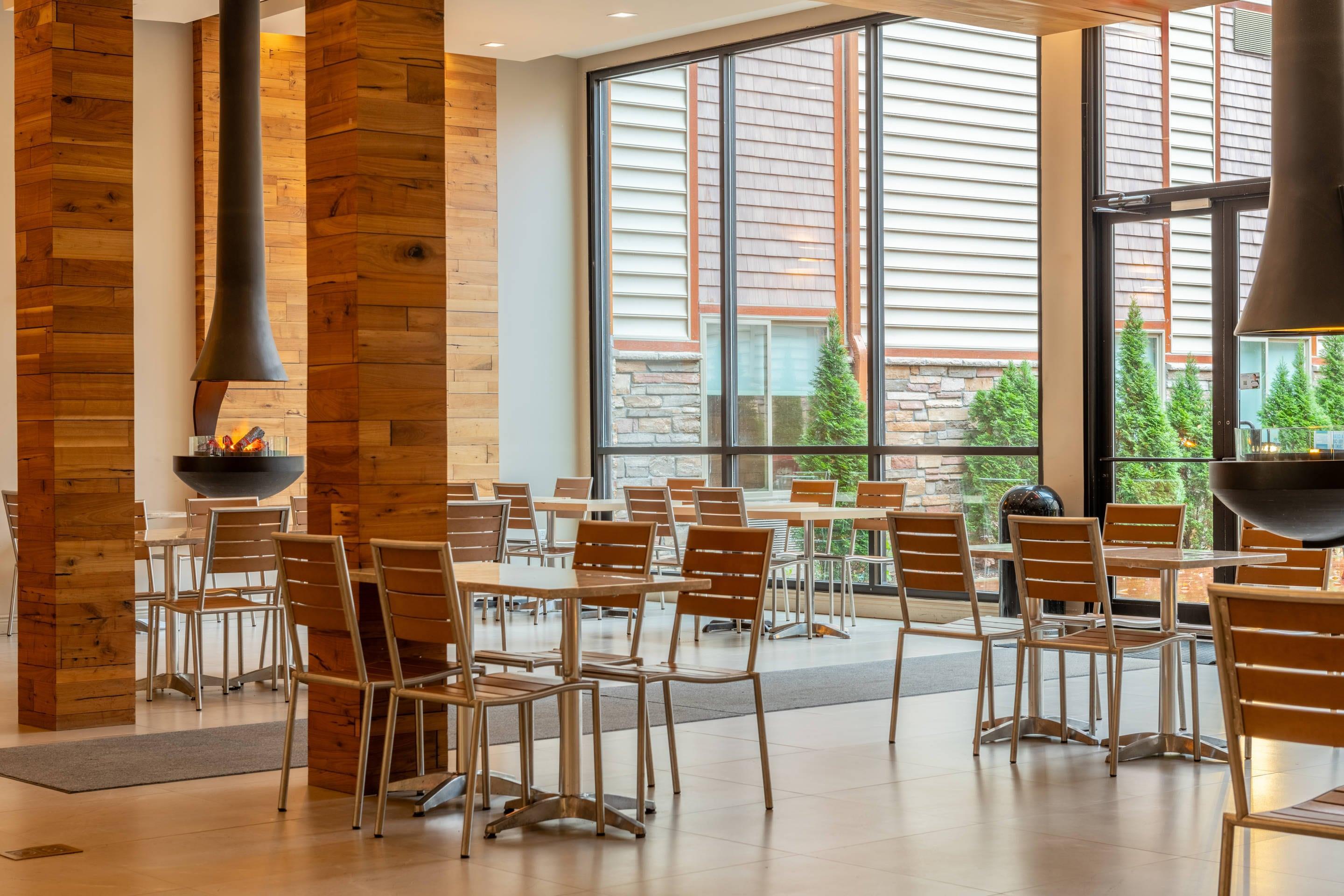 Enjoy breakfast in this seating area | The Chandler at White Mountains, Ascend Hotel Collection