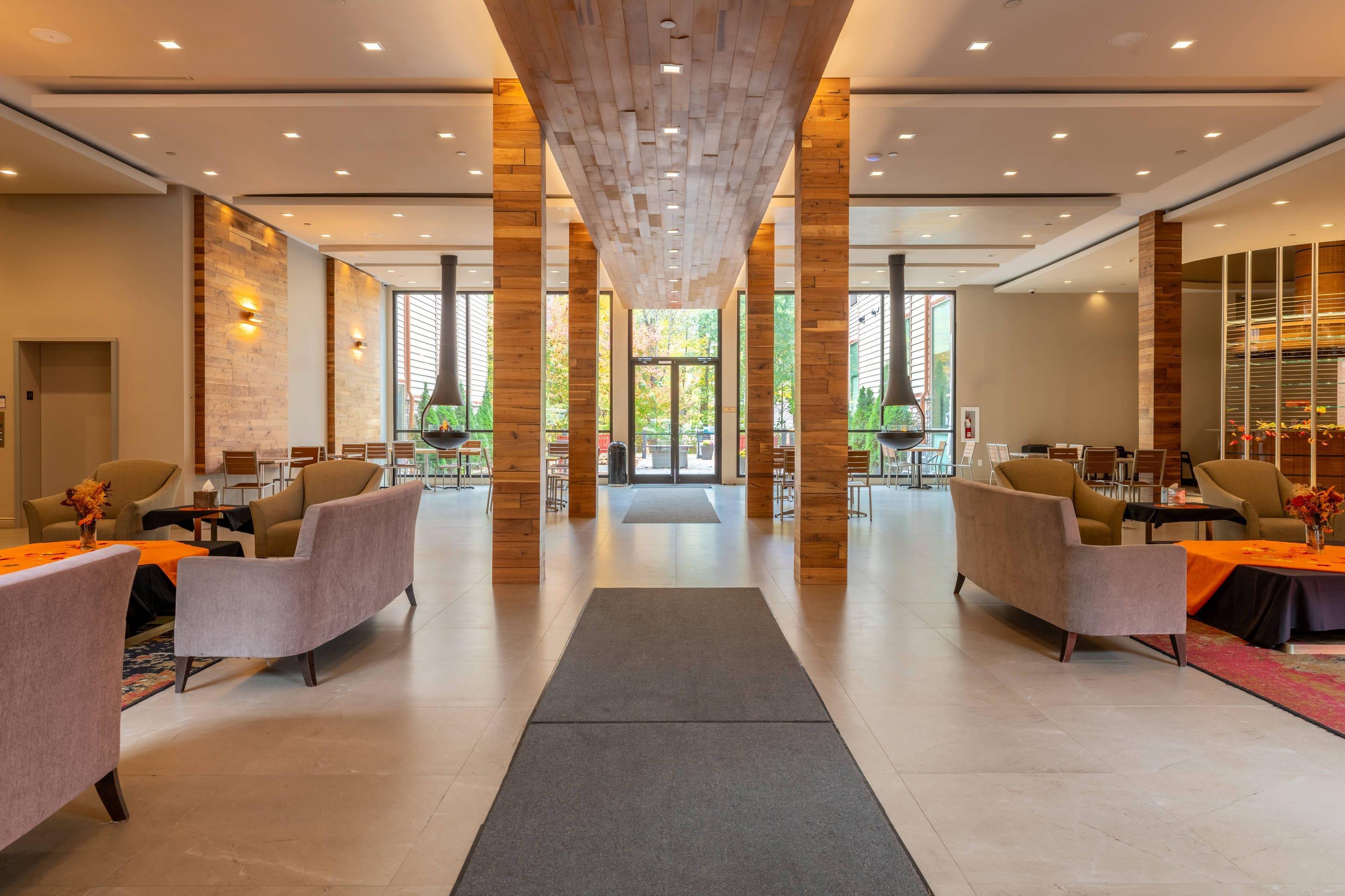 Hotel lobby | The Chandler at White Mountains, Ascend Hotel Collection