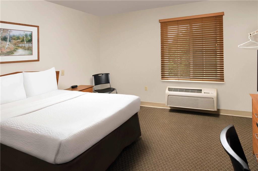 WOODSPRING SUITES SPARTANBURG - DUN-guestroom-Guest Room,On-Site.jpg