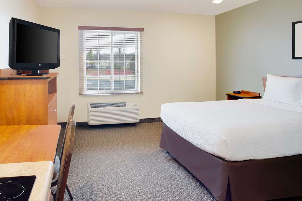 WOODSPRING SUITES MANASSAS BATTLEFI-guestroom-Guest Room,On-Site.jpg