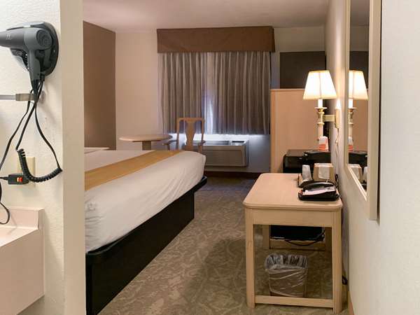  - Quality Inn East Albuquerque - I-40, Exit 166