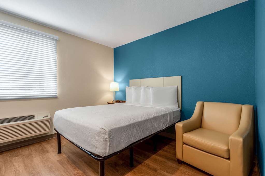 WOODSPRING SUITES MIRAMAR-guestroom-Guest Room,On-Site.jpg