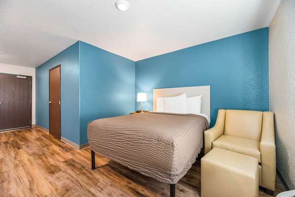  - WoodSpring Suites Davenport