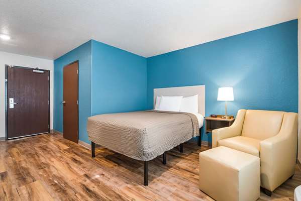  - WoodSpring Suites Davenport