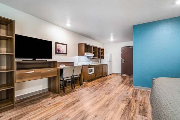  - WoodSpring Suites Davenport