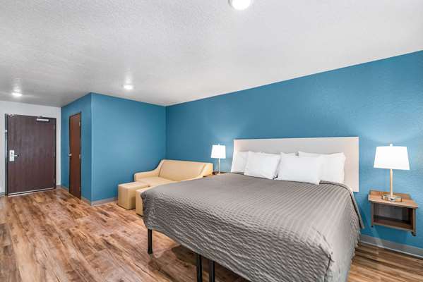  - WoodSpring Suites Davenport