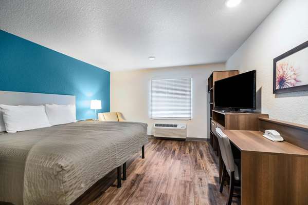  - WoodSpring Suites Davenport
