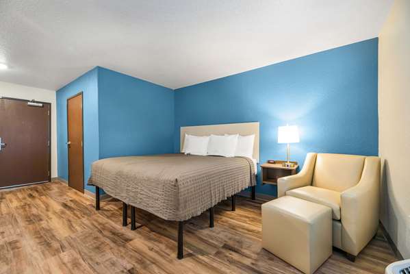  - WoodSpring Suites Davenport
