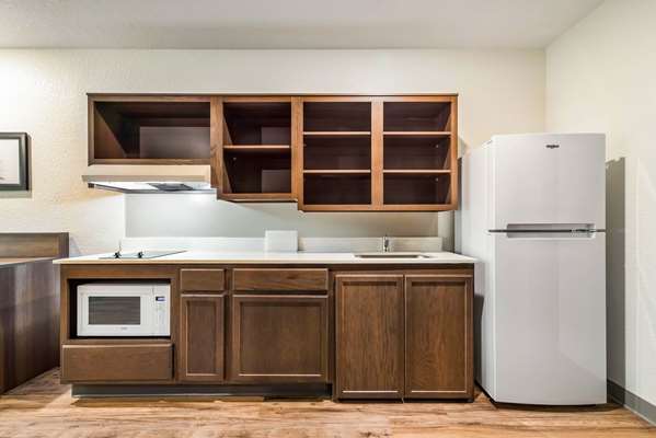  - WoodSpring Suites Davenport