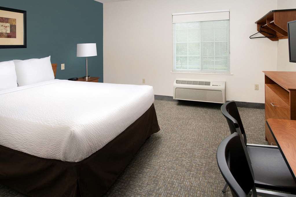 WOODSPRING SUITES GAINESVILLE  I-75-guestroom-Guest Room,On-Site.jpg