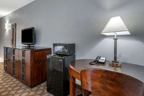  - Econo Lodge Inn & Suites Lafayette - I-65, Exit 172