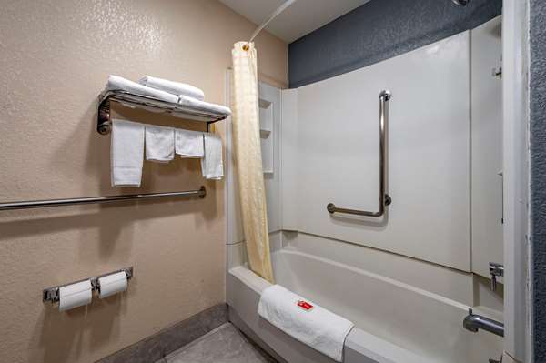  - Econo Lodge Inn & Suites Lafayette - I-65, Exit 172