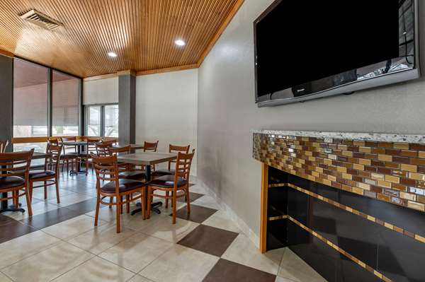  - Econo Lodge Inn & Suites Lafayette - I-65, Exit 172