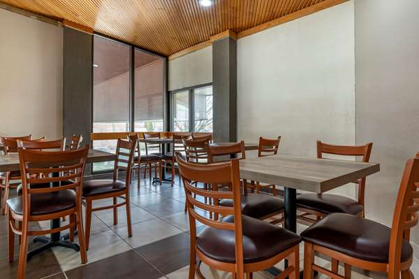  - Econo Lodge Inn & Suites Lafayette - I-65, Exit 172