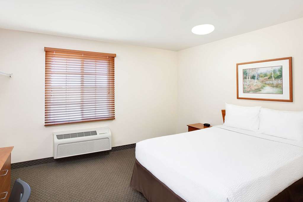 WOODSPRING SUITES TYLER ROSE GARDEN-guestroom-Guest Room,On-Site.jpg