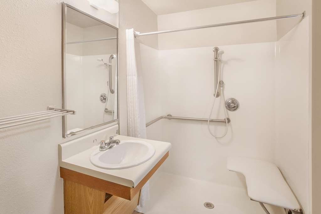 WOODSPRING SUITES TYLER ROSE GARDEN-guestroom-Guest Room,Bathroom,On-Site.jpg