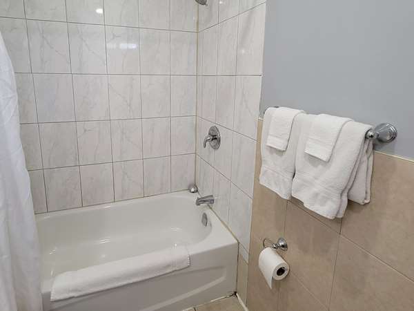  - Knights Inn Cobourg