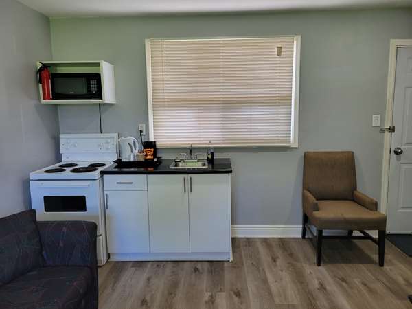  - Knights Inn Cobourg