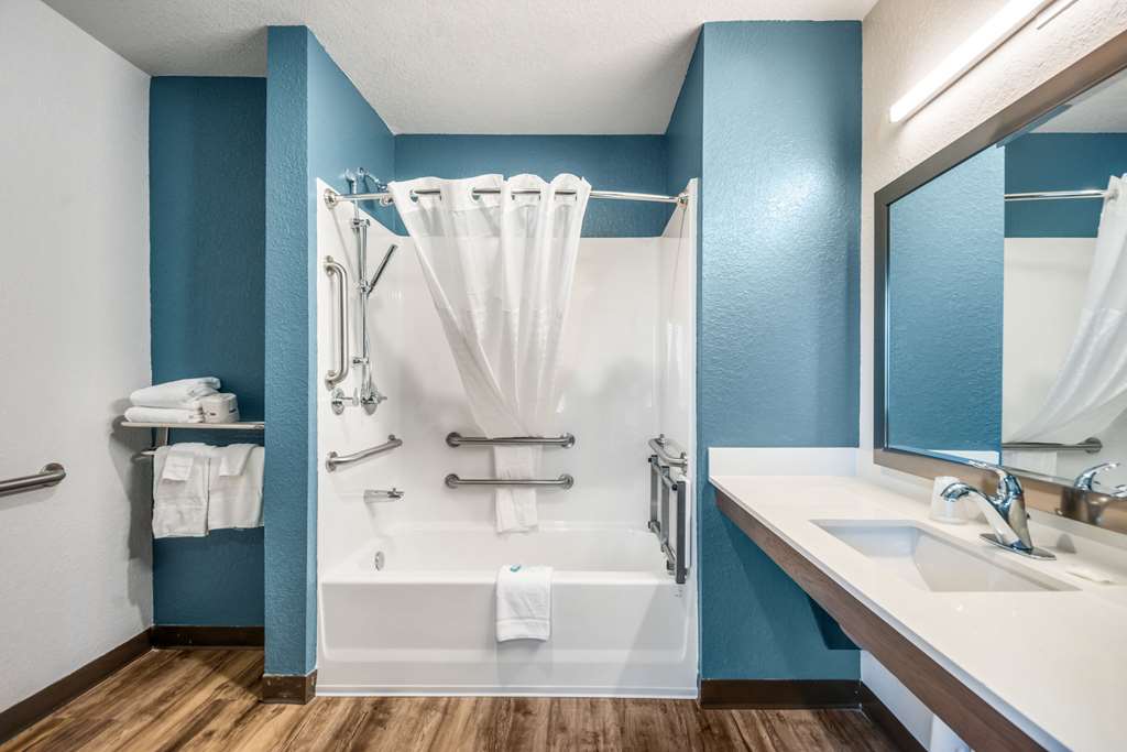 WOODSPRING SUITES BRADENTON-guestroom-Guest Room,Bathroom,On-Site.jpg