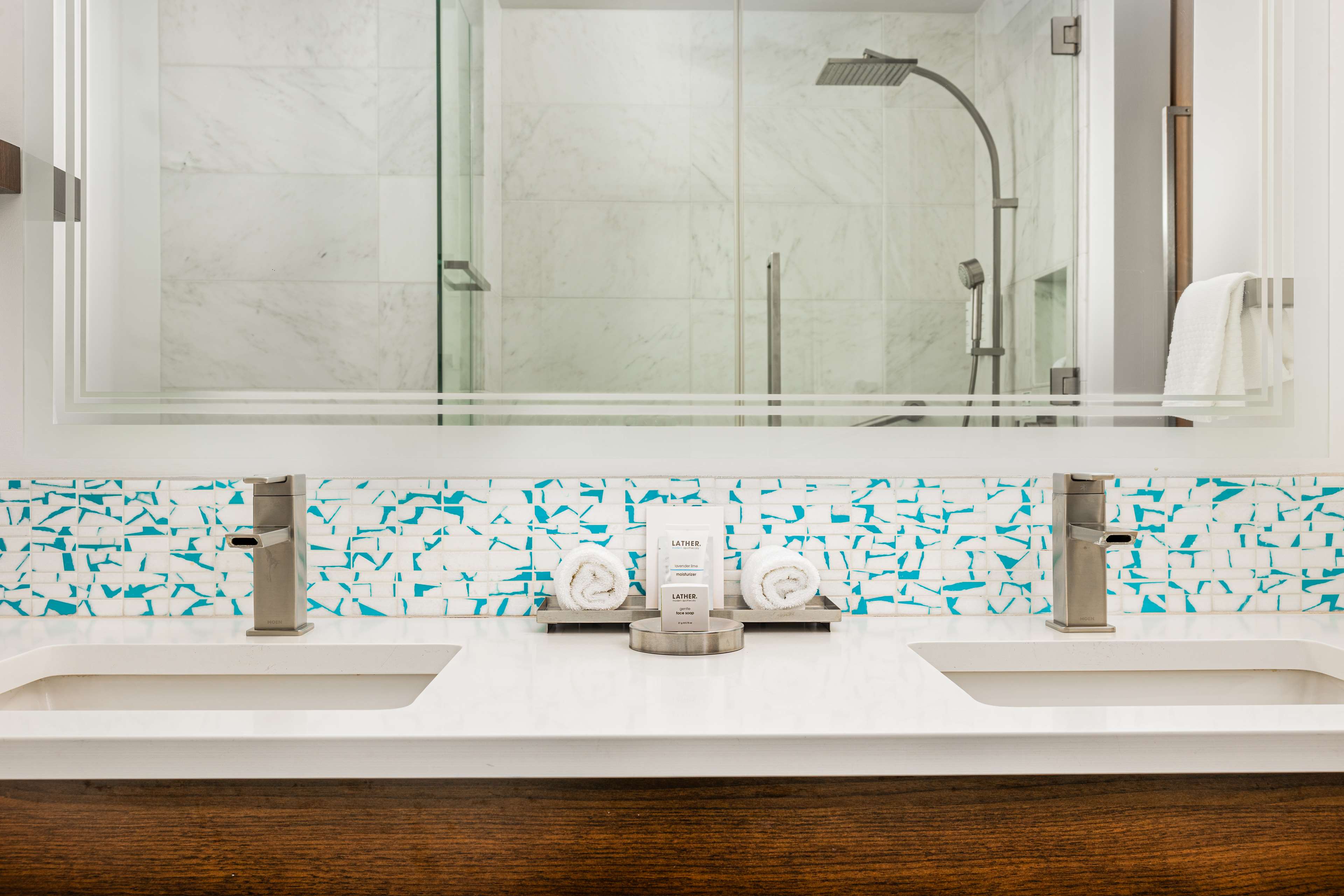 The Art Hotel Denver, Curio Collection by Hilton Room Type - 1 KING ACC W  RI SHWR